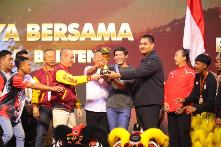 Menpora Dito Serahkan 1st FOBI World Bergengsi Championship 2024
