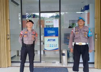 Anggota Polsek Sekayam Gelar Patroli Rutin di Area Perbankan