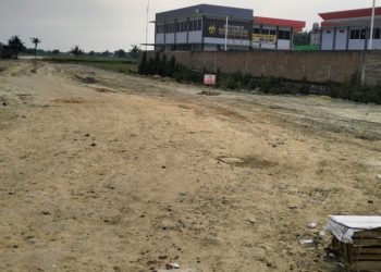 Gawat !! Warga dan Pengguna Jalan Keluhkan Tanah Urugan Berceceran