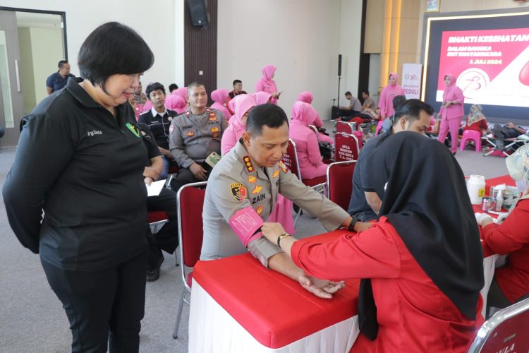 Songsong Hari Bhayangkara ke-78, Ratusan Polisi Donor Darah 