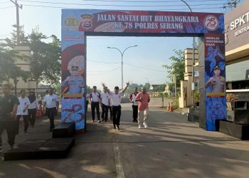 Songsong HUT Bhayangkara ke-78 , Polres Serang Gelar Olah Raga Jalan Santai