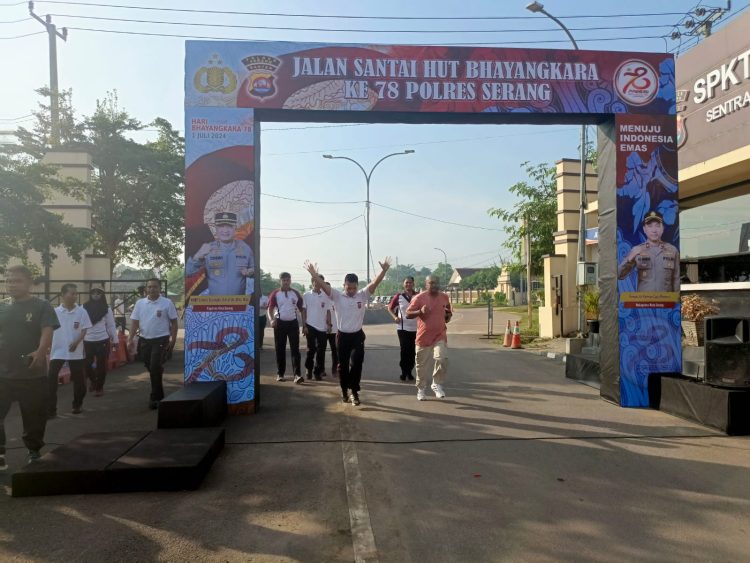 Songsong HUT Bhayangkara ke-78 , Polres Serang Gelar Olah Raga Jalan Santai