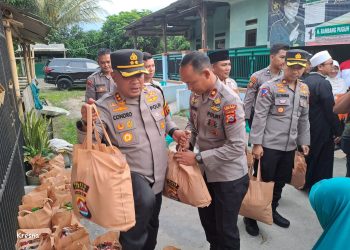 Kapolres Serang Bansos Bersama Masyarakat 