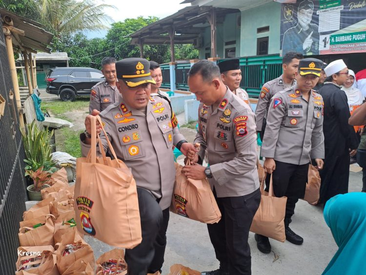 Kapolres Serang Bansos Bersama Masyarakat 