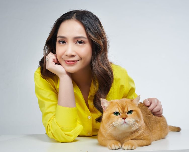 Nagita Slavina Jadi Brand Ambassador Me-O Cat Food