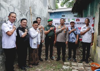 Peletakan Batu Pertama Bedah Rumah di Karawaci