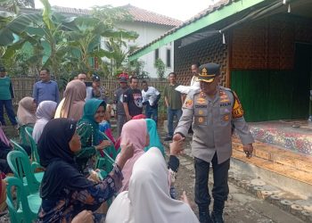 Kapolres Serang Bersama Emak Emak Lansia dan Anak Yatim