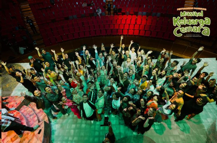 Pertunjukan Musikal Keluarga Cemara Banjir Pujian