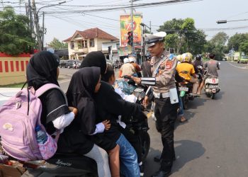 Ditlantas Polda Banten Lakukan Teguran dan Imbauan di Hari ke 6 Ops Patuh Maung 2024