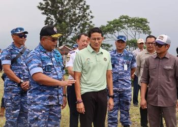 Kadispotdirga Lanud Suryadarma Sambut Kedatangan Menparekraf Sandiaga Uno