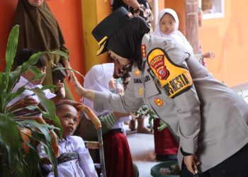 Jajaran Polresta Cirebon Kunjungi SLB ABCD Bina Mandiri Cirebon 