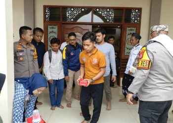 Jumat Berkah, Kapolres Serang Berbagi Nasi Kotak