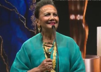 Aktris senior Christine Hakim menerima Lifetime Achievement Award