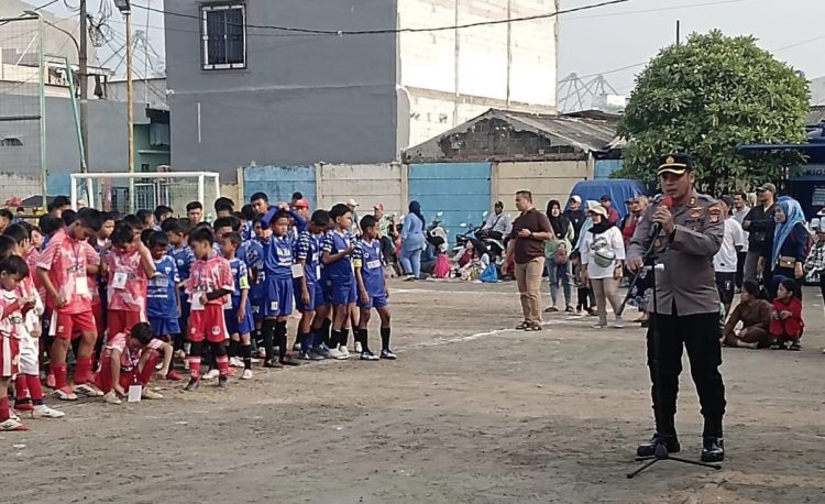Turnamen Sepak Bola Antar SSB Rebutan Piala Kapolres Metro Jakut 