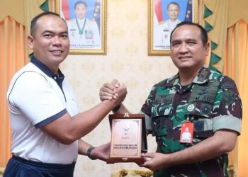 Danlanud Sam Ratulangi Berpamitan Dengan Danlanudal Manado