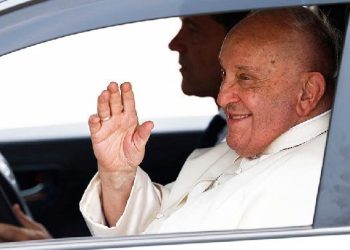 Paus Fransiskus Menolak Fasilitas Mobil Kepresidenan, Ia Menggunakan Mobil Yang Digunakan Masyarakat di Jakarta