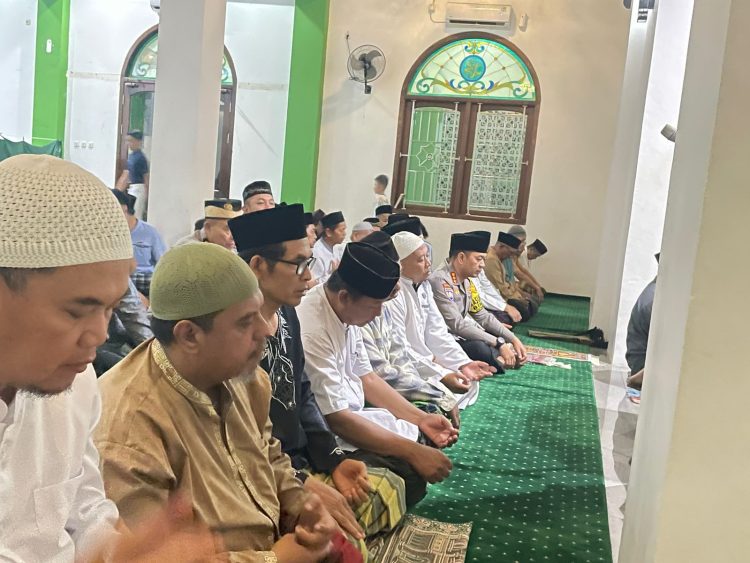 Aplikasikan Commander Wish, Dirbinmas Polda Banten Rutin Laksanakan Shalat Subuh Keliling 