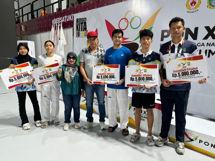 KONI Kota Bekasi Berikan Uang Saku Kepada Atlet PON Aceh-Sumut 2024