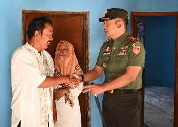 Dandim 0726/Sukoharjo Serahkan Kunci Hasil Renovasi RTLH Kepada Pak Slamet dan Pak Dwi Di Desa Langenharjo dan Gedangan