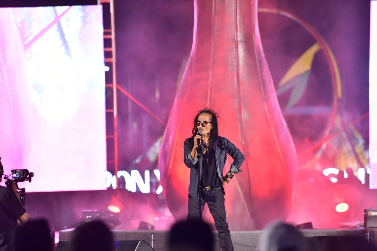 Penutupan PON Aceh Di Meriahkan Penyayi Ipang Lazuardi 