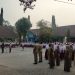 Babinsa Kelurahan Srengat, Pimpin Upacara Bendera di UPT SD Negeri Srengat 1
