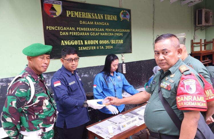 Cegah Bahaya Narkoba Kodim 0808/Blitar Gandeng BNN Kabupaten Blitar Adakan Penyuluhan Pada Anggota