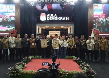 Kapolda Bengkulu Ajak Kedua Paslon Gubernur dan Wagub Nyanyi Bareng di Malam Pengundian Nomor Urut 