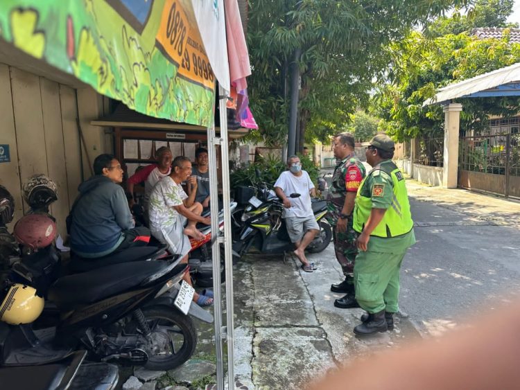 Fakta dan Nyata Babinsa Kemlayan Membaur Jadi Sahabat Warganya