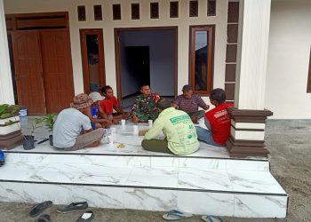 Komsos, Babinsa Desa Salam Galang Semangat Gotong Royong Bersama Warganya