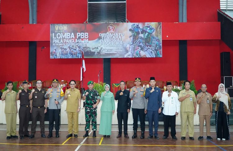Semarak HUT TNI ke-79 Kodim 0808/Blitar, Gelar Lomba Baris Berbaris Piala Panglima TNI