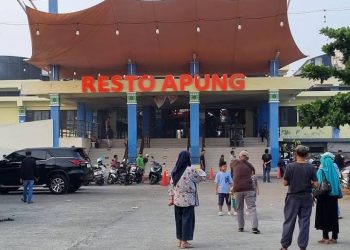 Resto Apung Muara Angke ramai Pengunjung, Hj Cae: Fasilitas Kursi dan Meja Tambah lagi