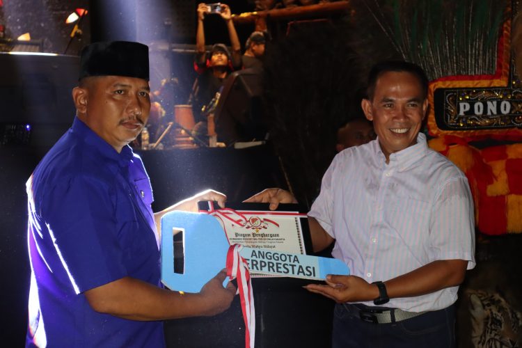 Syukuran HUT Korem 051/Wkt Danrem Berikan Penghargaan