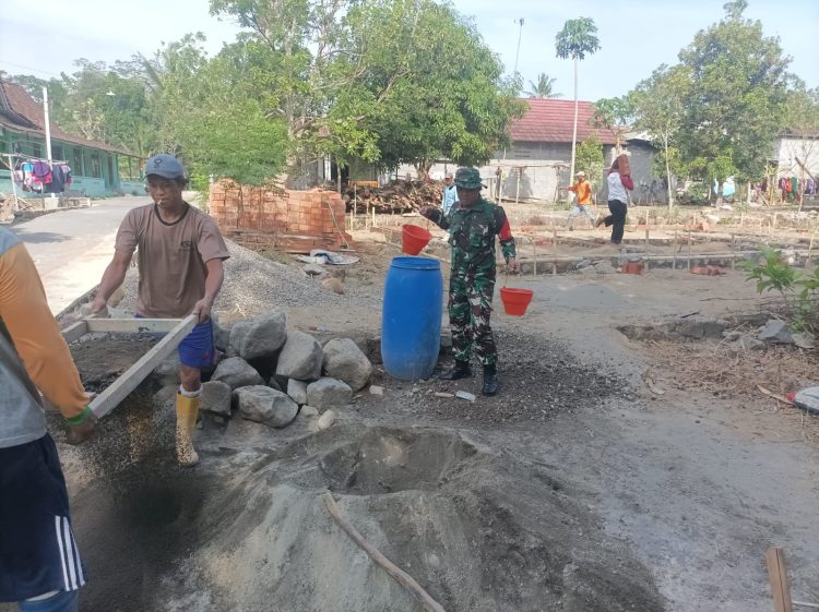 Membantu Kesulitan Warga Wujud Kepedulian Babinsa