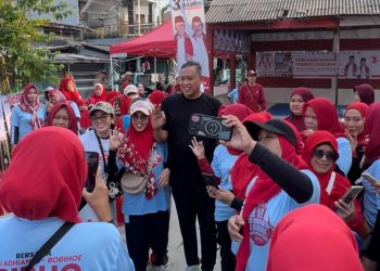 Tri Adhianto Senam Bersama Ratusan Warga Jakasampurna: Wujudkan Bekasi Sport City