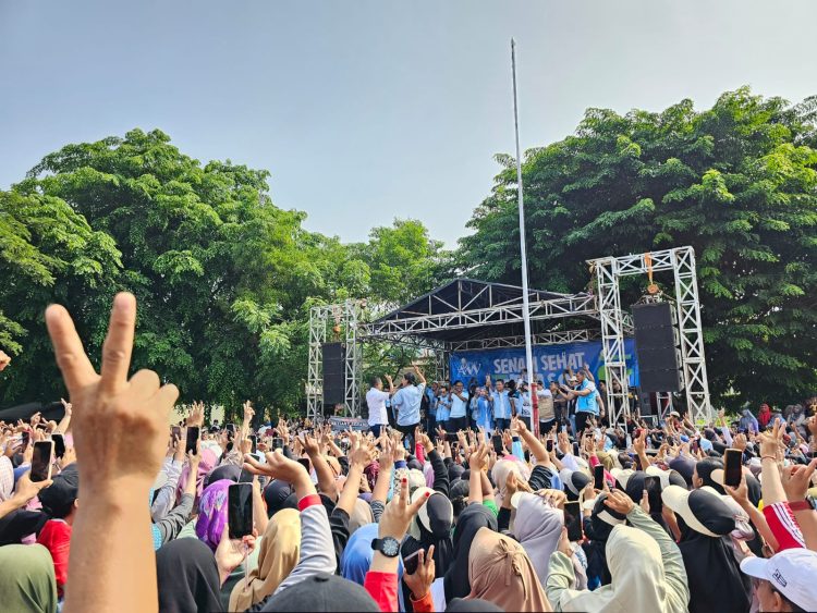 Ribuan Warga Cikande Antusias Senam Sehat Bareng Andra Soni, Dimeriahkan Charly Van Houten