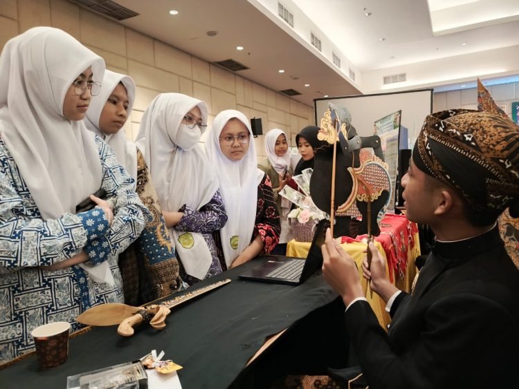Ki Hafizh Yusuf Muhammad Dalang Cilik MTsN 1 Pati Raih Dua Penghargaan Nasional Ajang KREASI 2024