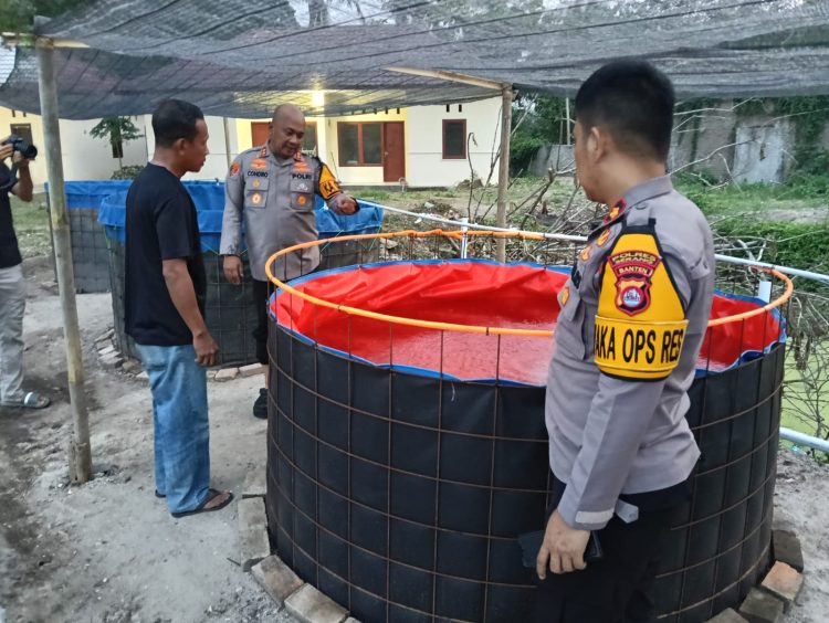 Kapolres Serang Cek Ketahanan Pangan Budidaya Ikan dan Peternakan Ayam 