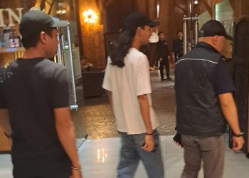 8 Tahun Dampingi Agus Flores Dari Kaos Berukuran 2×3 Sampai Dari Hotel ke Hotel 