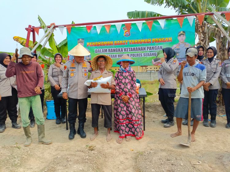Dukung Program Ketahanan Pangan, Kapolres Serang Berikan Bantuan Bibit Jagung Pupuk dan Pestisida 
