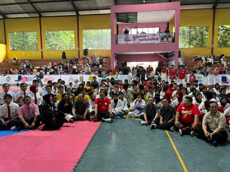 Tri Adhianto Buka Turnamen Taekwondo dan Catur untuk Atlet Muda Bekasi
