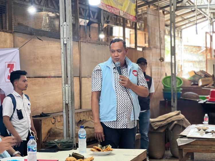 Tri Adhianto Janjikan Revitalisasi Pasar, Pedagang Pasar Kranji Dukung Paslon 03 Ridho 