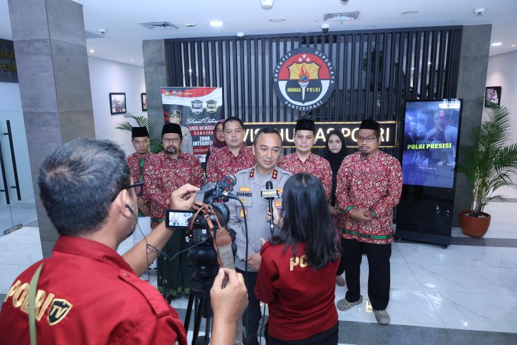 Hari Jadi Humas Polri Ke 73, Kadiv Humas Beri Apresiasi Berangkatkan Personel dan Media Ibadah Umroh