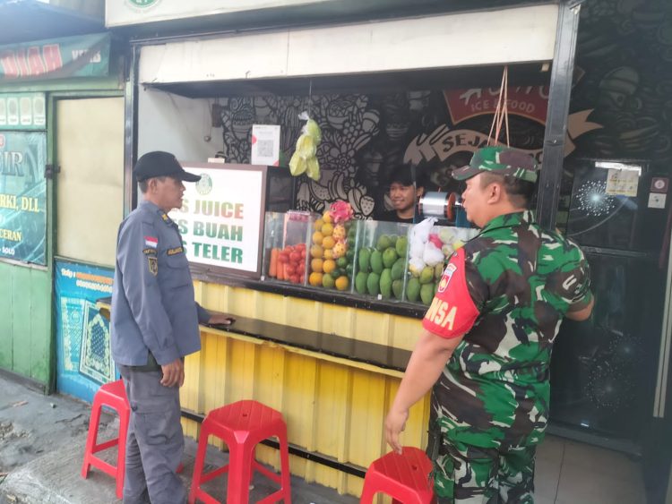 Babinsa Jayengan Sambang dan Berikan Motivasi Kepada Pelaku UMKM
