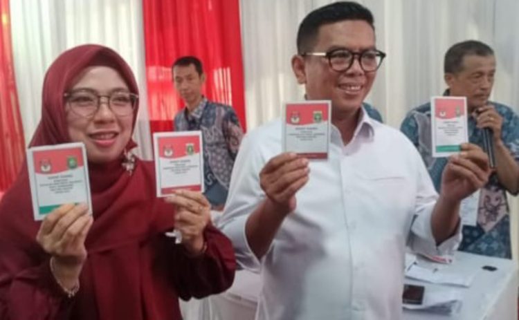 Cagub Andra Soni Nyoblos di TPS 29 Ajak Keluarga 