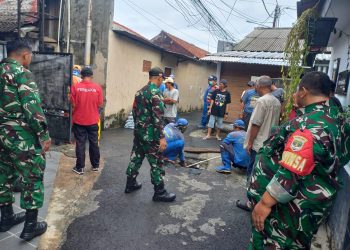 Koramil 07/Cipayung Normalisasi Saluran Air di Wilayah Munjul