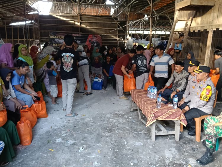 Ngariung Iman Ngariung Aman, Kapolres Serang Gelar Jumat Curhat Bersama Warga Pembuat Pakan Ternak 