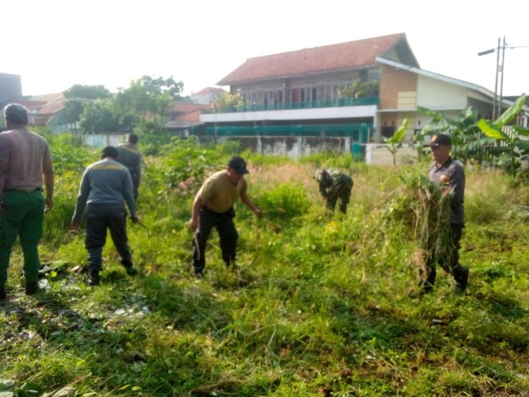 Pelopori Kebersihan Lingkungan, Koramil 03/Serengan Gandeng Kelurahan Kerja Bakti Jum’at Bersih