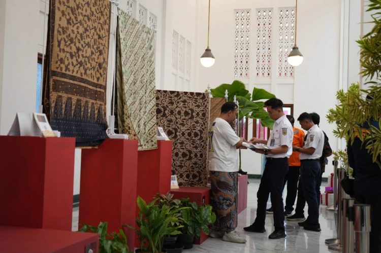 Selama Nataru 2024/2025 Stasiun Yogyakarta Gelar Pameran Batik