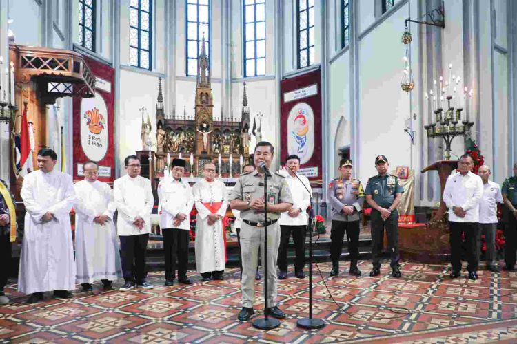 Pj Gubernur DKI Jakarta Kunjungi Gereja bersama Sejumlah Tokoh