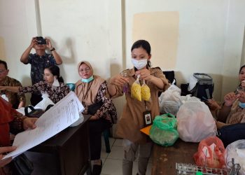 Sidak Jelang Tahun Baru, Temukan Makanan Kedaluwarsa 